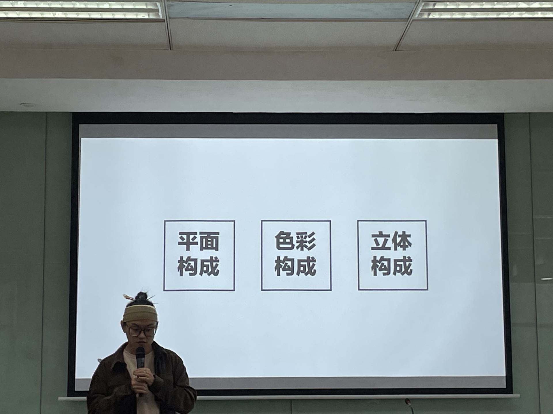 知名帽飾設計師